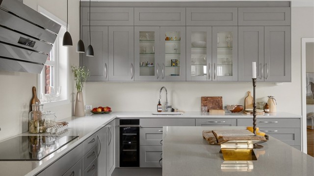 Benkeplate i 30mm kompositt, Blanco Stellar med underlimt oppvaskkum og ett-greps armatur av merket Quooker (kokende vannkran-system)