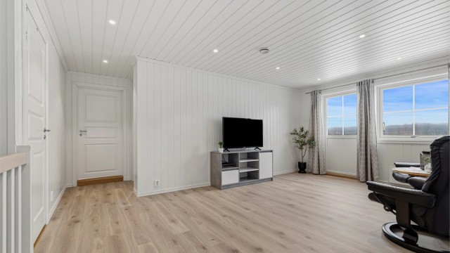 Loftsstua har god plass til sittegruppe eller liten sofa alt etter eget møbleringsbehov