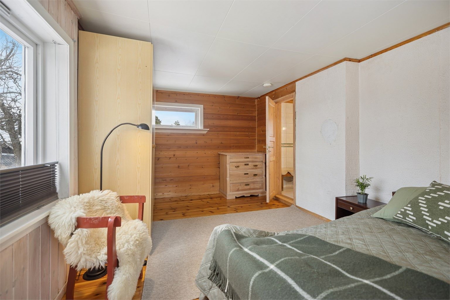 Garderobeskapet medfølger