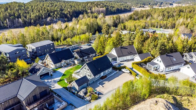 I Ryllikveien bor du landlig og får nærmest umiddelbar tilgang til store skogsområder med mange turmuligheter.