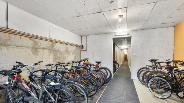 Felles bodgang med mulighet for oppbevaring av sykkel og barnevogn