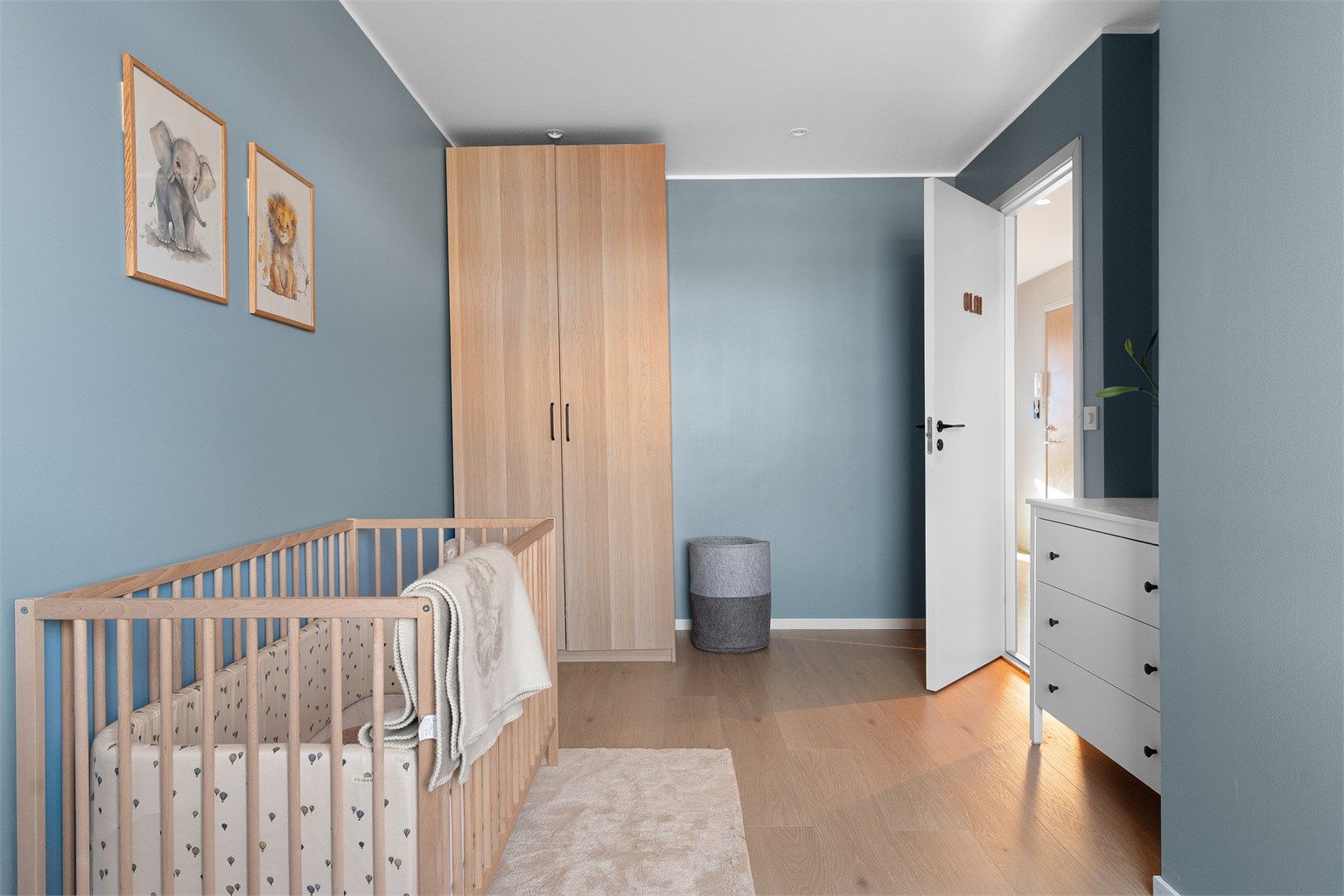 - God plass til garderobeskap -