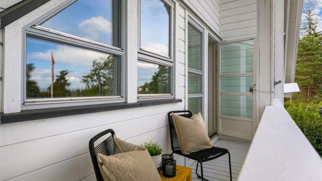 Ny balkongdør med tre-lags glass.