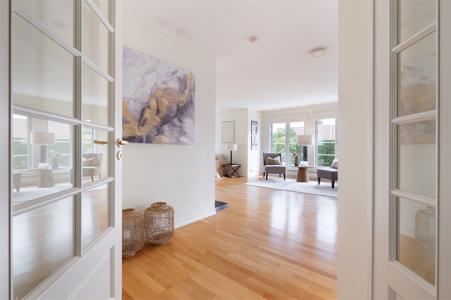 Entréen fungerer som et bindeledd mellom leilighetens rom.