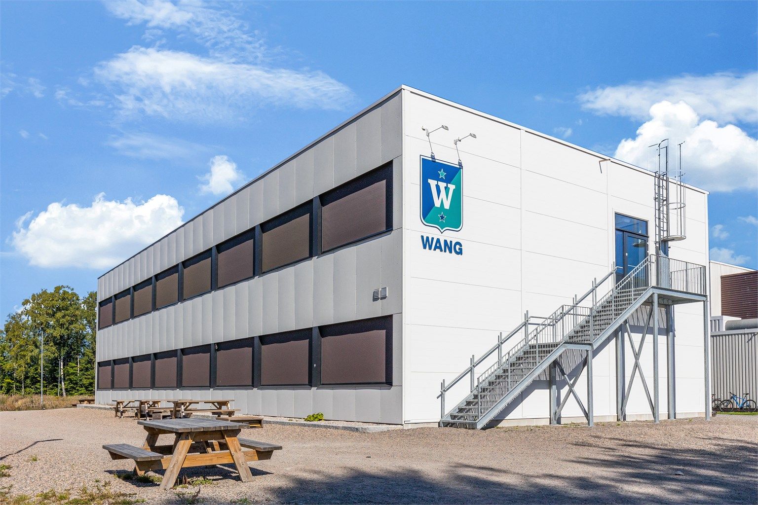 Wang ungdomsskole ligger kun 5 minutter unna utgangsdøren 