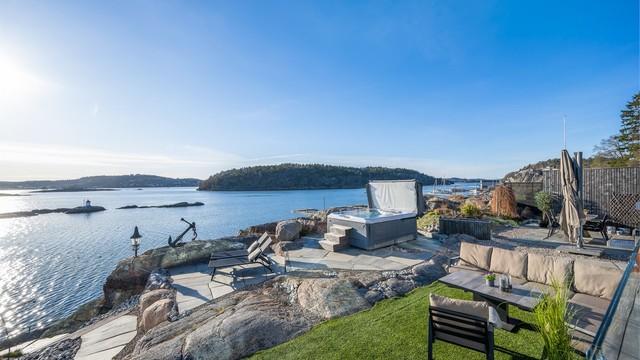 Her kan du virkelig oppleve den perfekte balansen mellom sjøliv og komfort, med tilgang til alt du trenger samtidig som du kan nyte stillheten og naturen rundt deg.