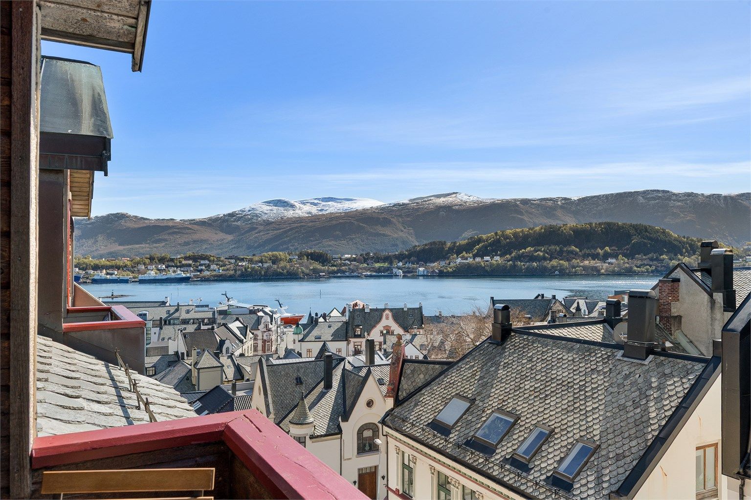 Utsikt over innseilingen til Ålesund og de omkringliggende øyene.