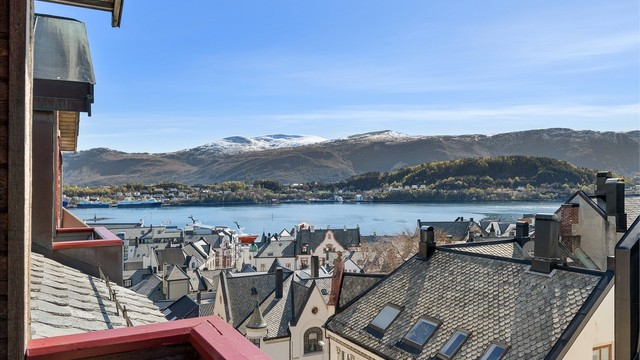 Utsikt over innseilingen til Ålesund og de omkringliggende øyene.