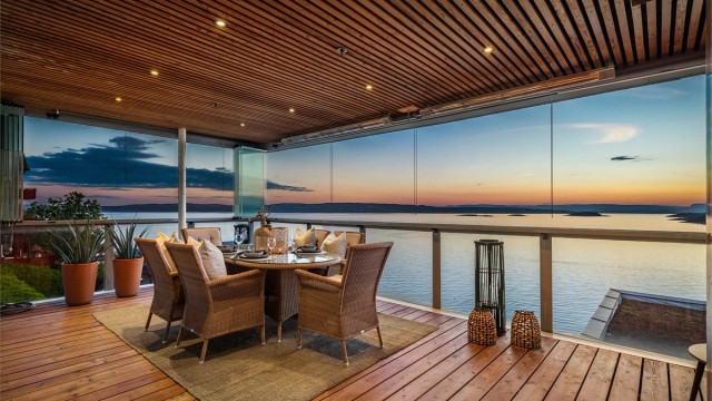 Vestvendt, overbygget og innglasset terrasse på 27 kvm med dowllights i himling