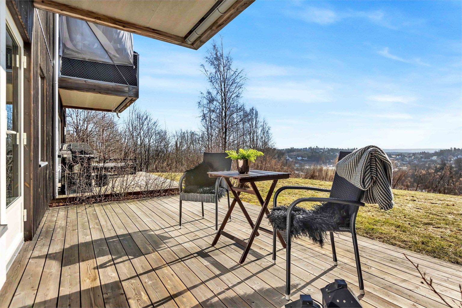 Velkommen til Emma Hjorths vei 84B presentert av Marius Stormfelt v/ Krogsveen Sandvika - moderne og hyggelig 2-roms selveierleilighet med tilbaketrukket, landlig og svært rolig beliggenhet i rolige omgivelser på Emma Hjorth.