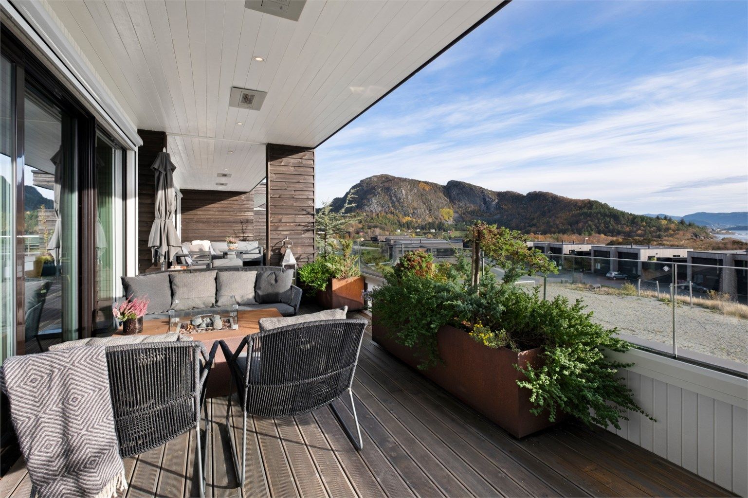 Stor overbygd terrasse på 49 kvm mot syd