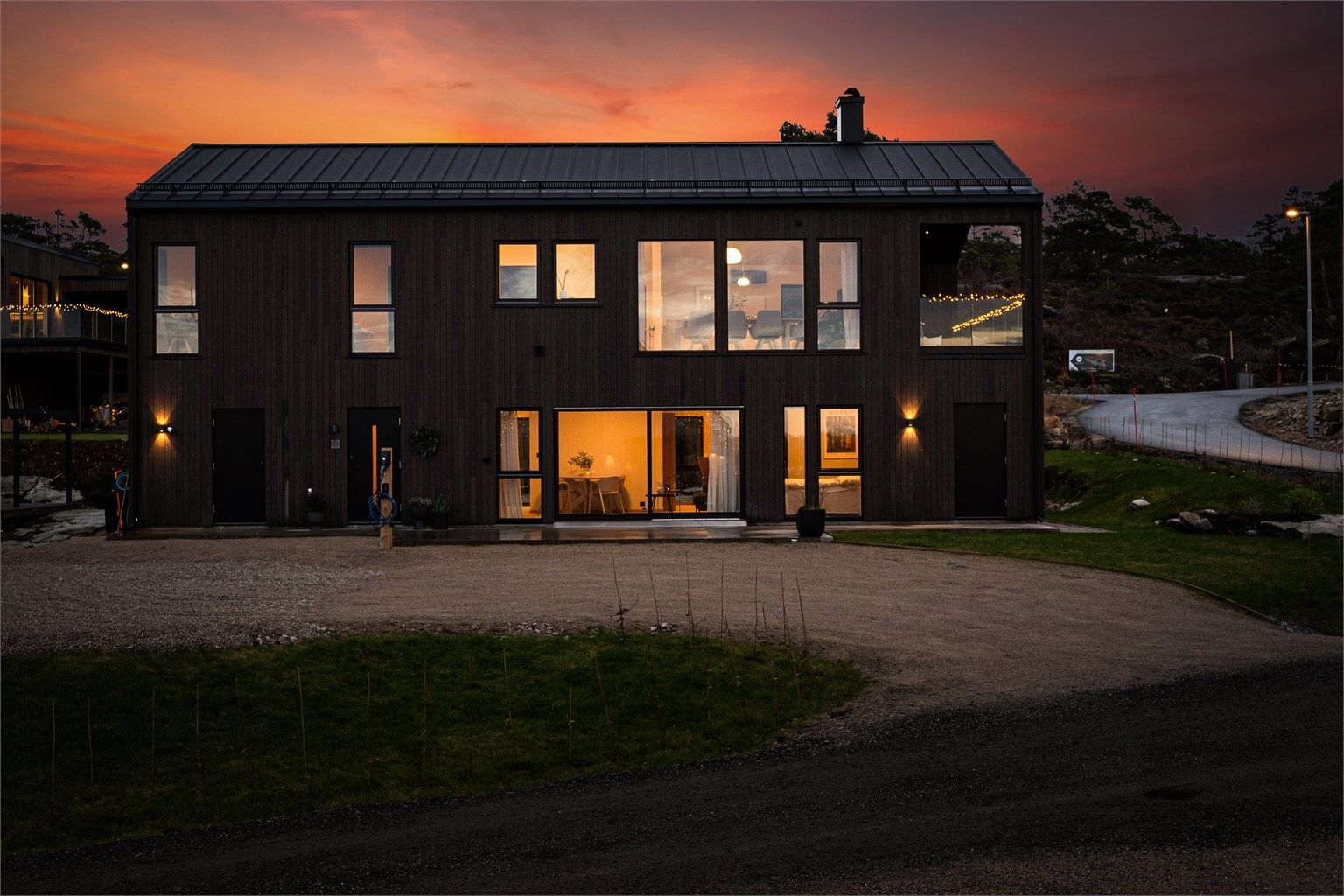 Boligen er en modifisert modell av hustypen Adria fra BoligPartner med kundetilpasset, høy standard. Den ble ferdigstilt så nylig som i mars 2025. Fotograf; Kristoffer Kristiansen. 