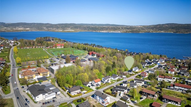En veletablert og rolig beliggenhet på Åskollen, med nærhet til både sjøen, skoler og servicetilbud.