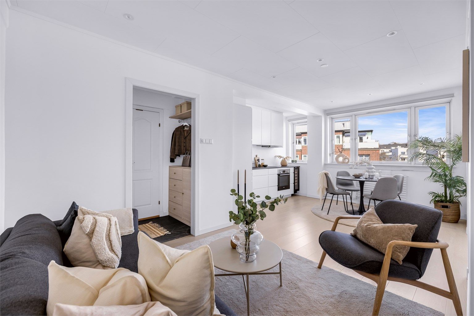 Velkommen til Bygdøy Allé 20! - Presentert av Marius Dyngeland Iversen v/ Eiendomsmegler Krogsveen. Foto: Bjørnar Solberg.