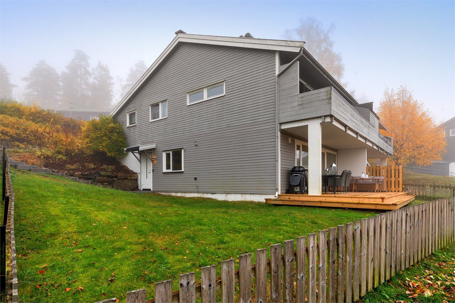 Hyggelig fellesområde for sameiet ved siden av leiligheten. 