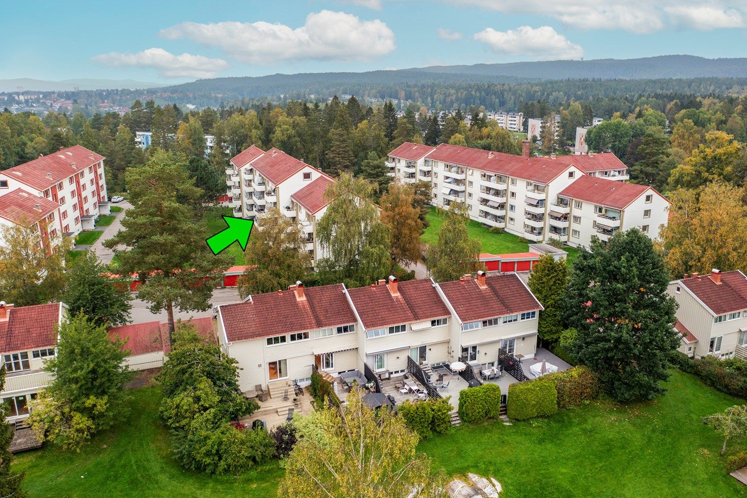 Idylliske Hauktjern brl./ og Nøkleveien Borettslag, med marka som nærmeste nabo! 