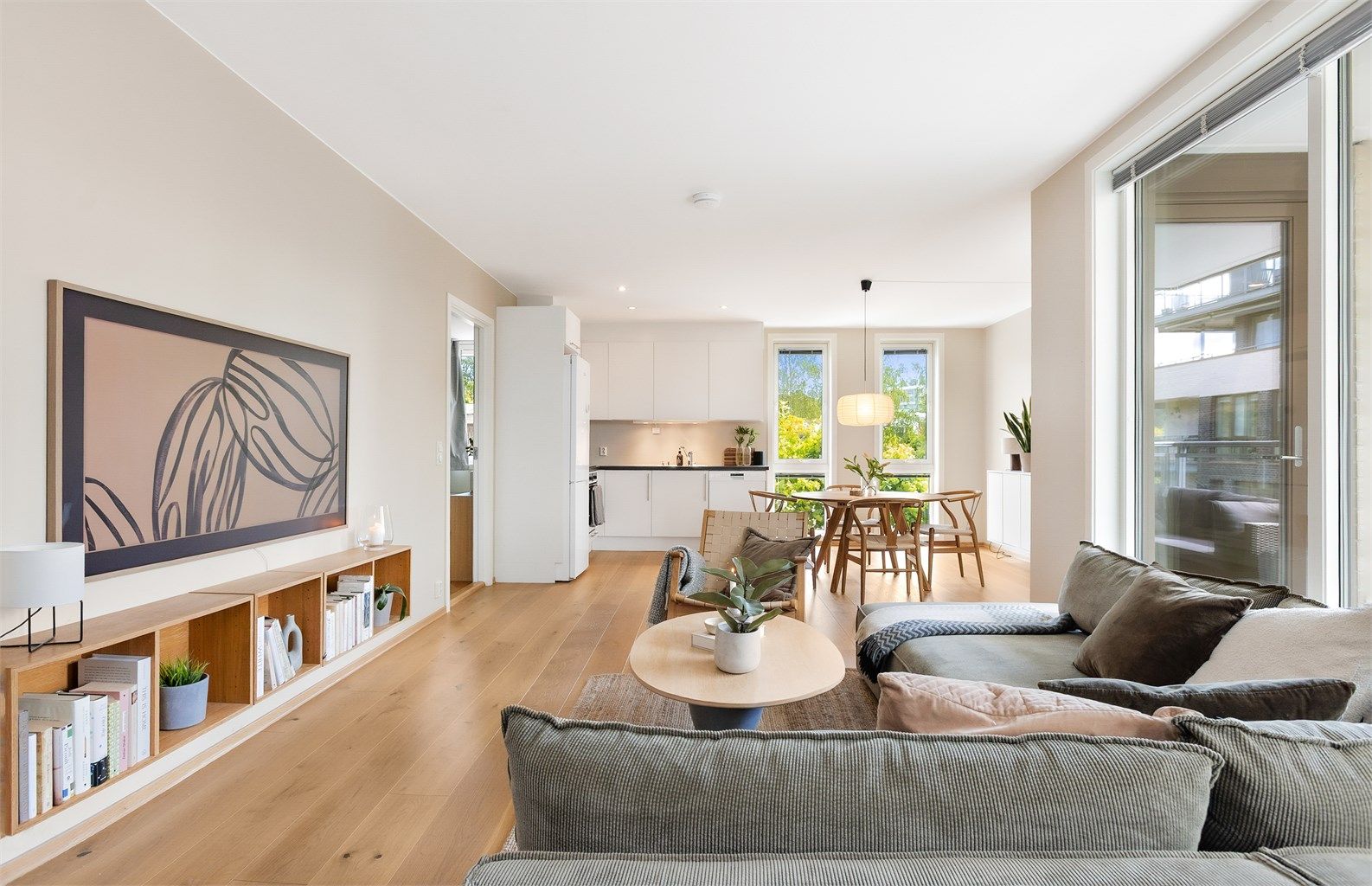 Velkommen til Solhaugveien 9A presentert av Eiendomsmegler Kristoffer Stormfelt!