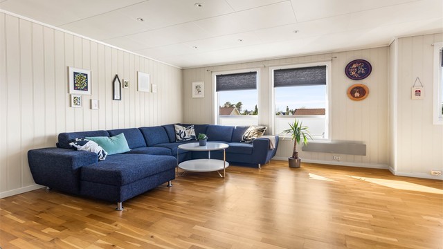 Høyåshei 42D- en innholdsrik og romslig leilighet med 4 soverom fordelt over to plan.