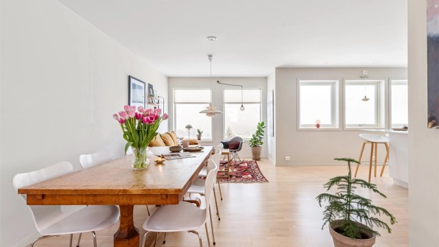 Her er det god plass for et langbord til hyggelige sammenkomster.