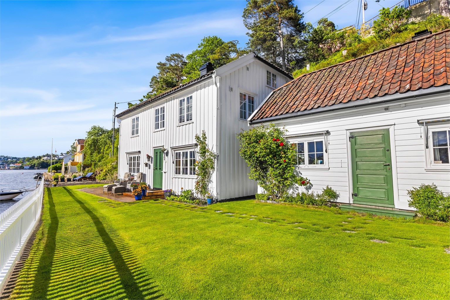 Boligen består av to sammenbygde hus, opprinnelig fra ca. 1820 og 1830.