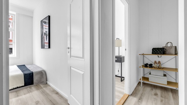 Her er det god plass til å sette inn garderobeskap dersom man skulle ha behov for ekstra oppbevaring.