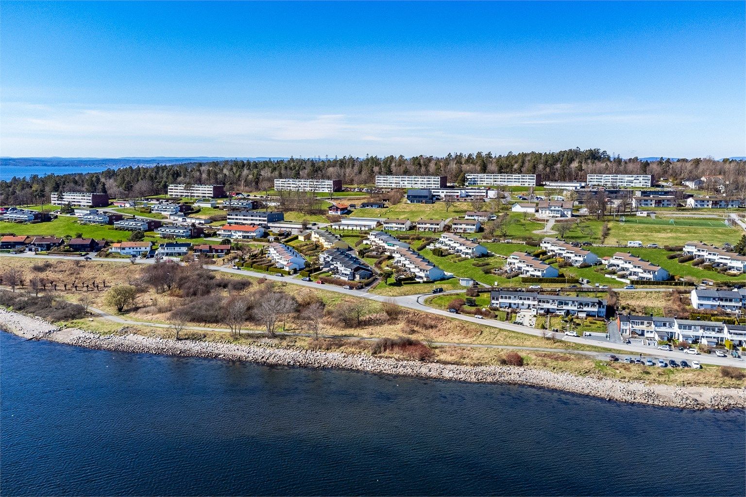 Omgivelsene på Framnes er oppriktig tilbaketrukket og fredelig. Her er det lite som minner om nærheten til sentrum.