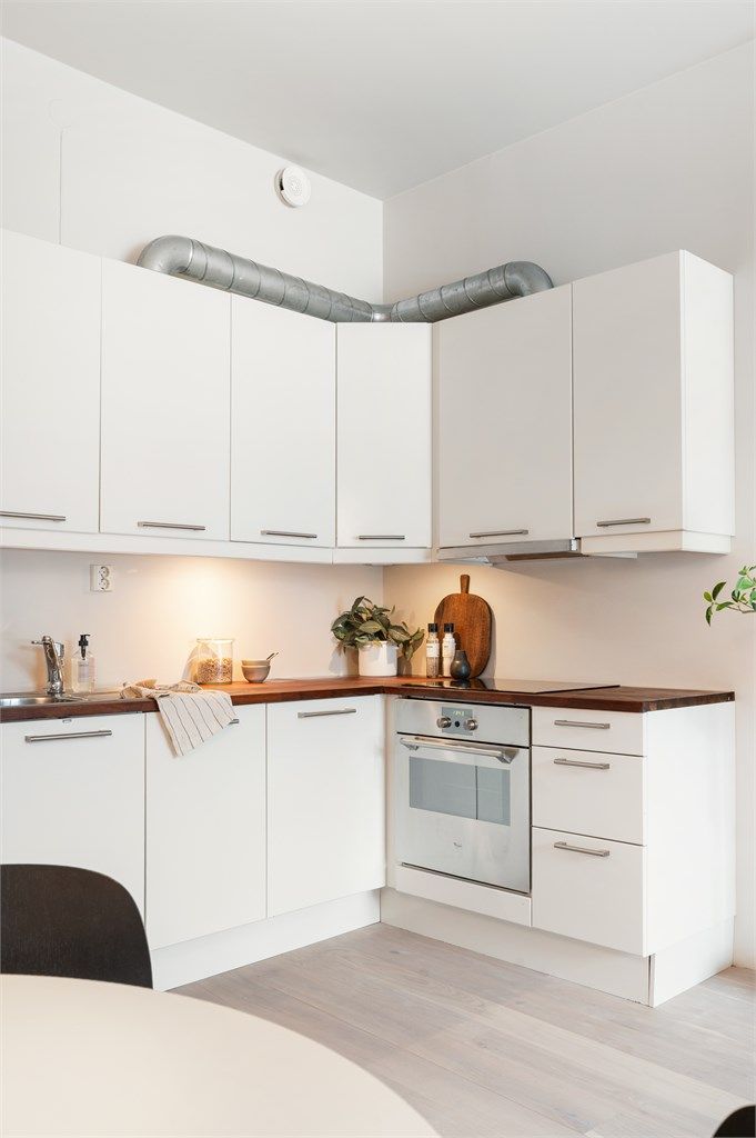 Platetoppen er ny i 2023. Videre er det integrert ventilator med avtrekkskanal tilknyttet ventilasjonsanlegg. 