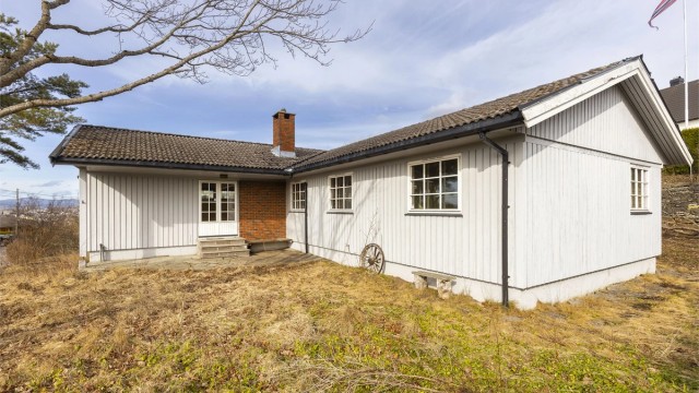 Boligen er oppført i 1973 og har en eiertomt på 896 kvm. Foto: Danny Twang - 360 Panorama