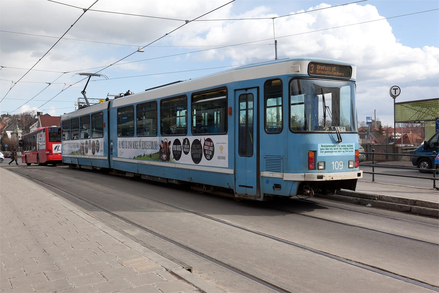 Storo trikkeholdeplass, samt t bane linje til sentrum i nærheten