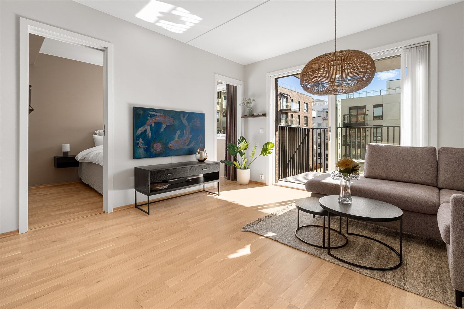 Velkommen til Midtveien 43! Presentert av Emma Eikrem v/ Krogsveen Majorstuen og Oslo Vest 