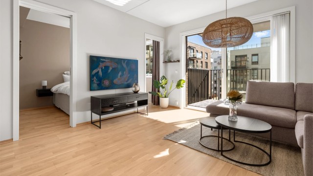 Velkommen til Midtveien 43! Presentert av Emma Eikrem v/ Krogsveen Majorstuen og Oslo Vest