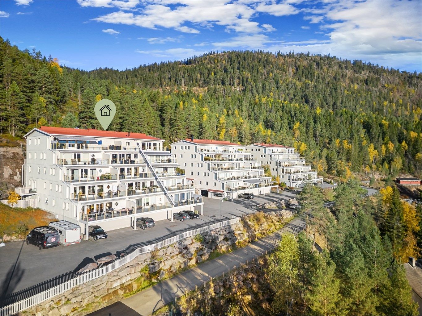 Sameiet monterer hvert år fra medio oktober til vinteren er over en "snørenne" for effektiv og lett fjerning av snø fra terrassen 
