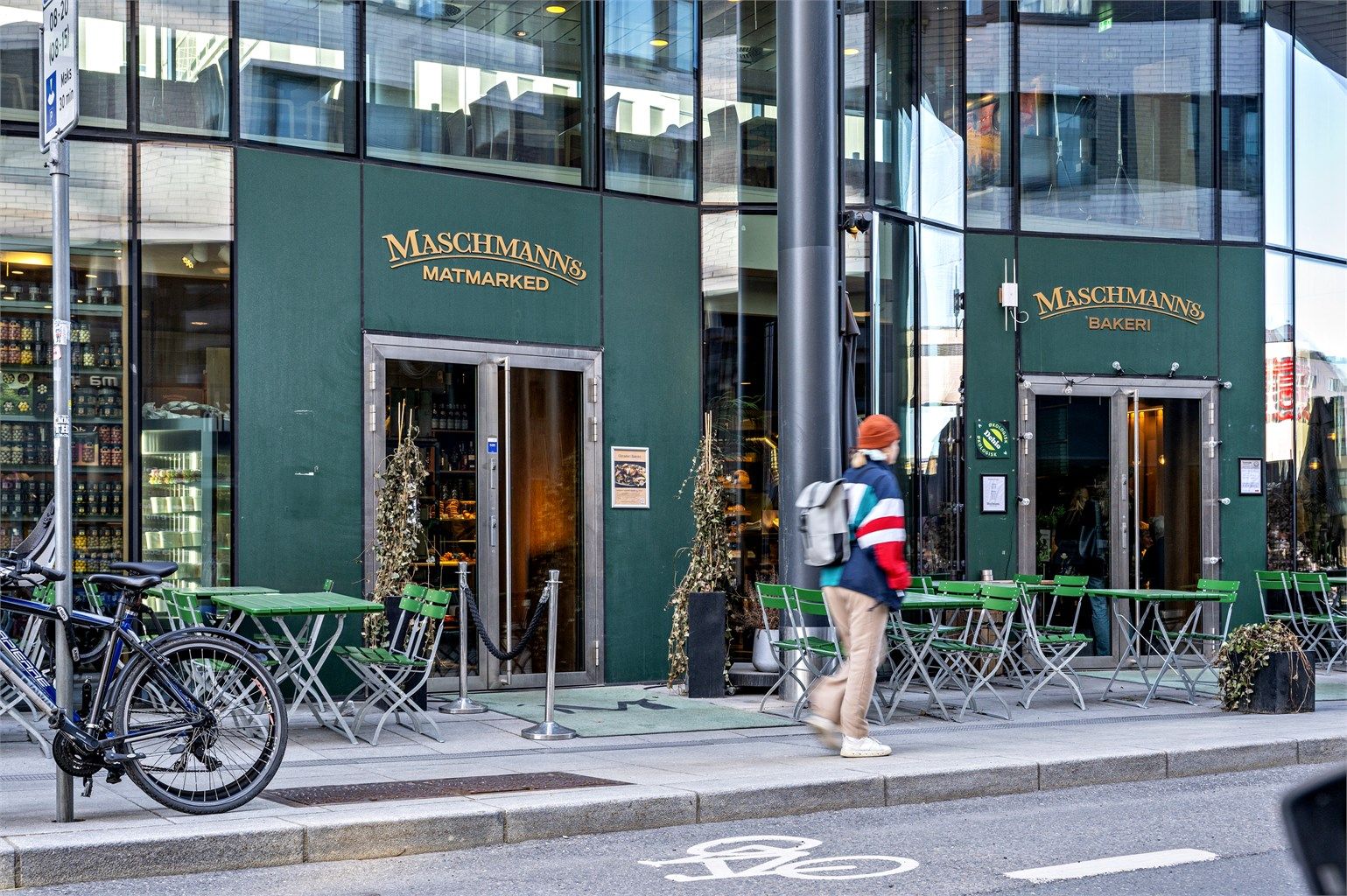 Nabolaget har et godt utvalg av kafeer og restauranter.