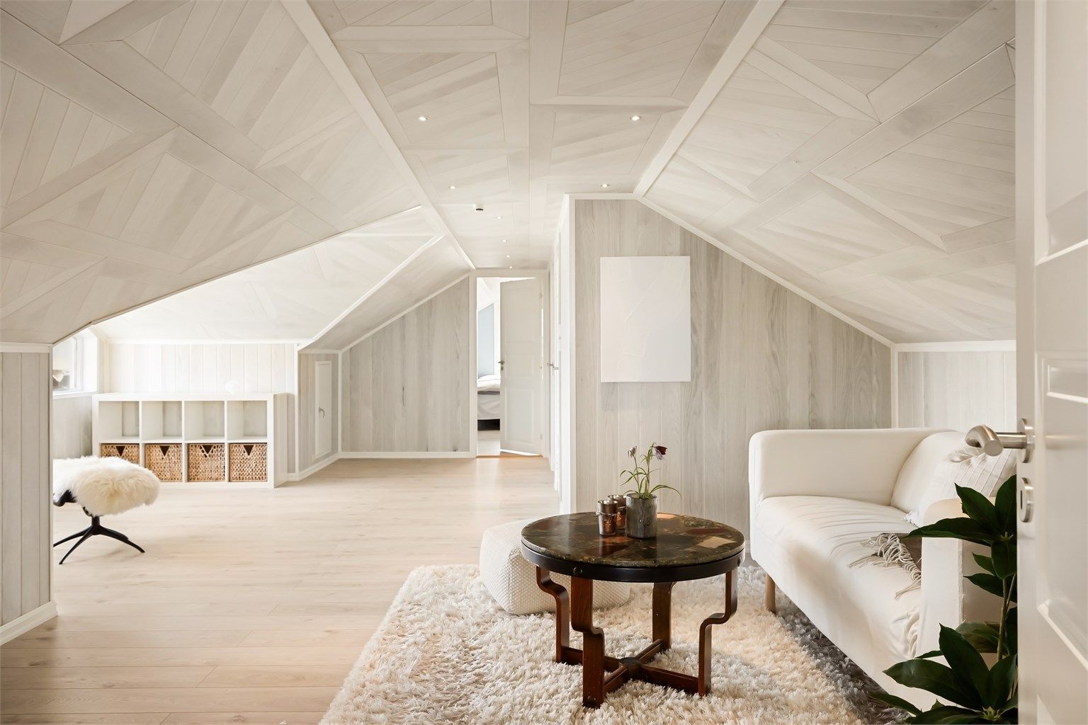 Lyse gulv- og veggflater