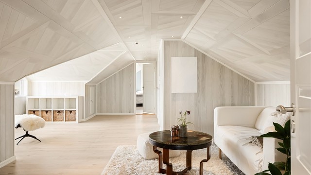 Lyse gulv- og veggflater