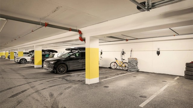 Med boligen følger to garasjeplasser i felles garasjeanlegg