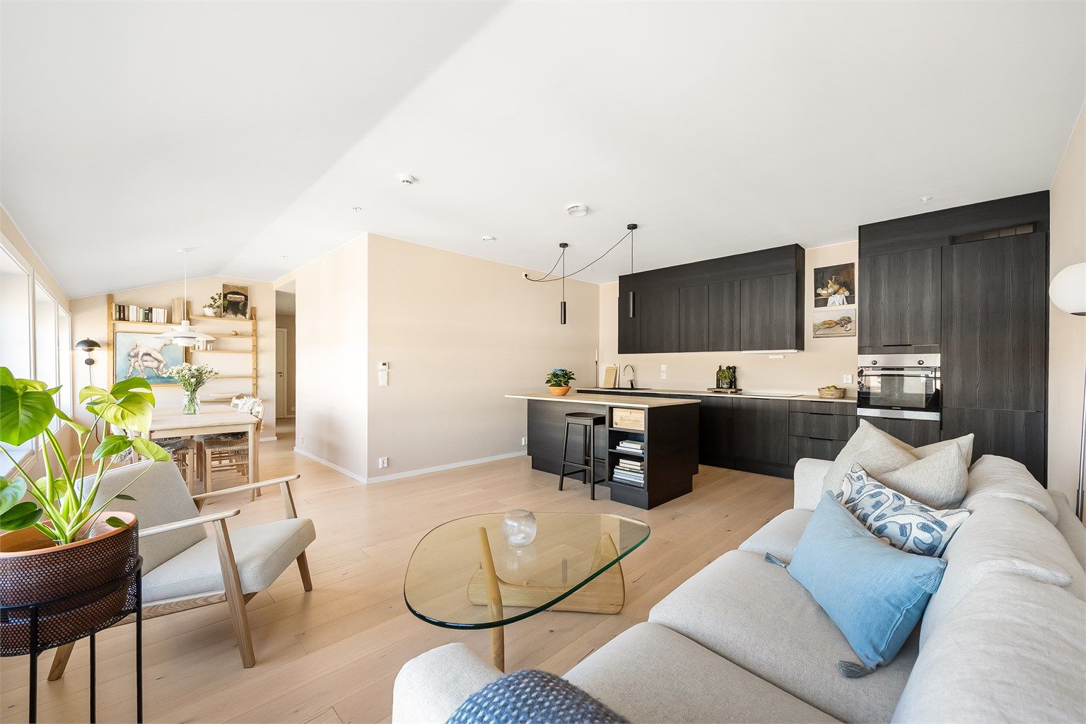 Stue/kjøkkenløsning på nærmere 40 kvm med gode soner. Foto. Marit Andersen.