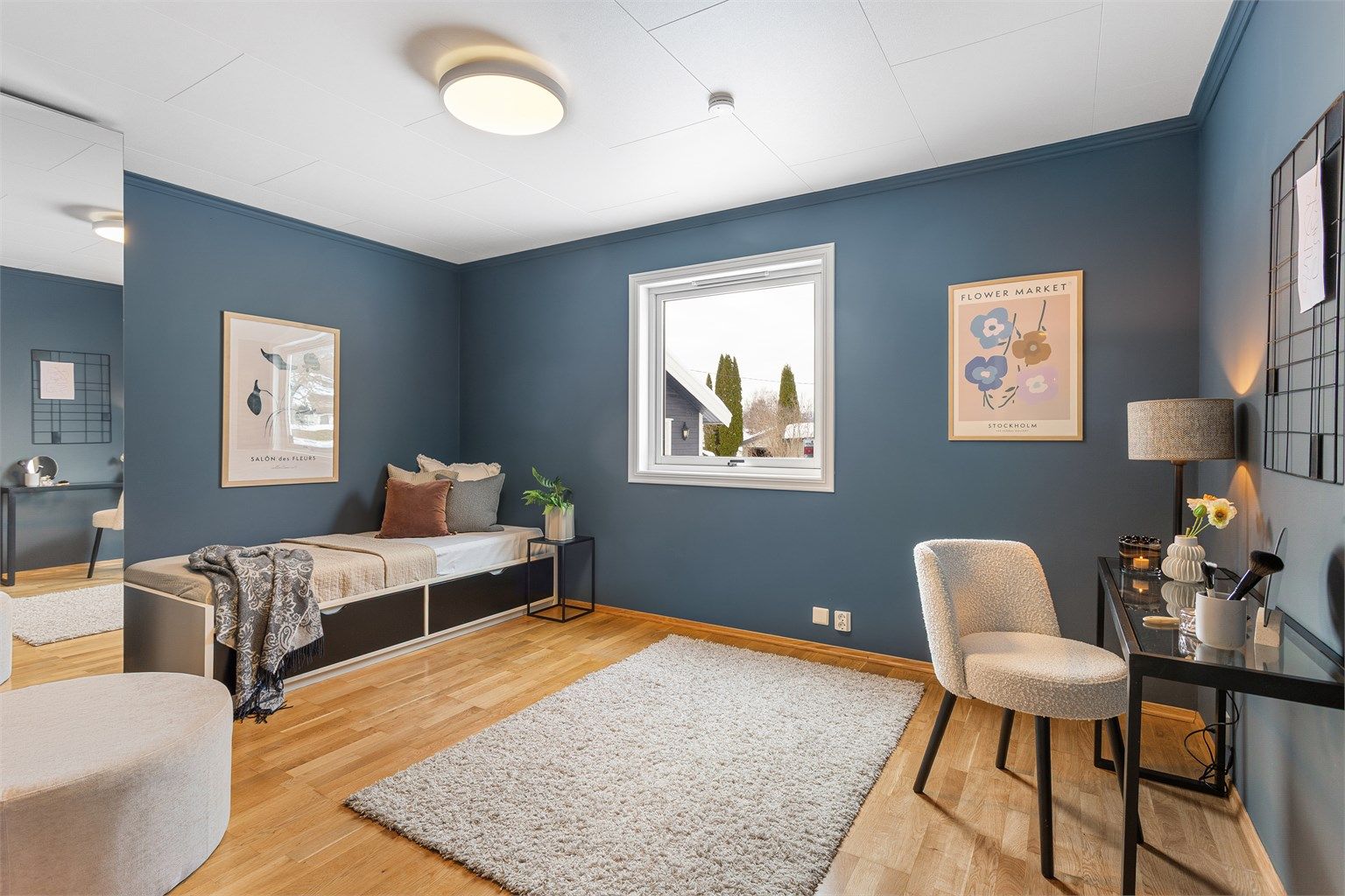 Soverom 2 med gulvvarme og garderobeskap