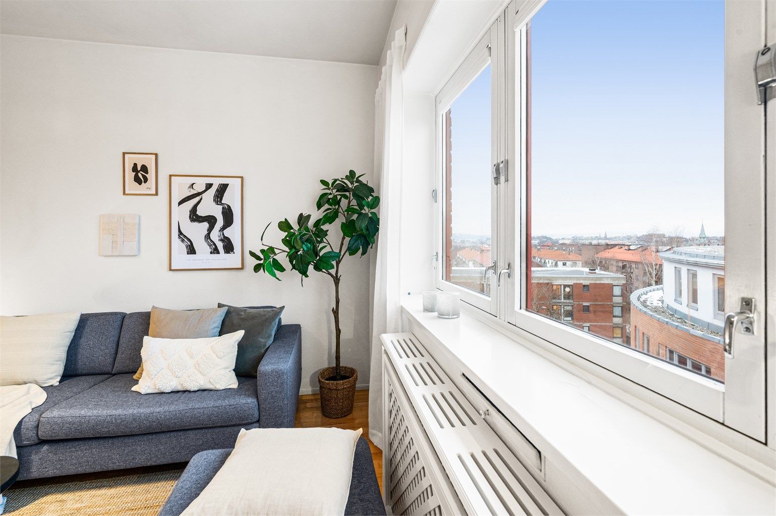 Fyring/varmtvann à konto inkludert, samt fiber 1000/1000mbit. 