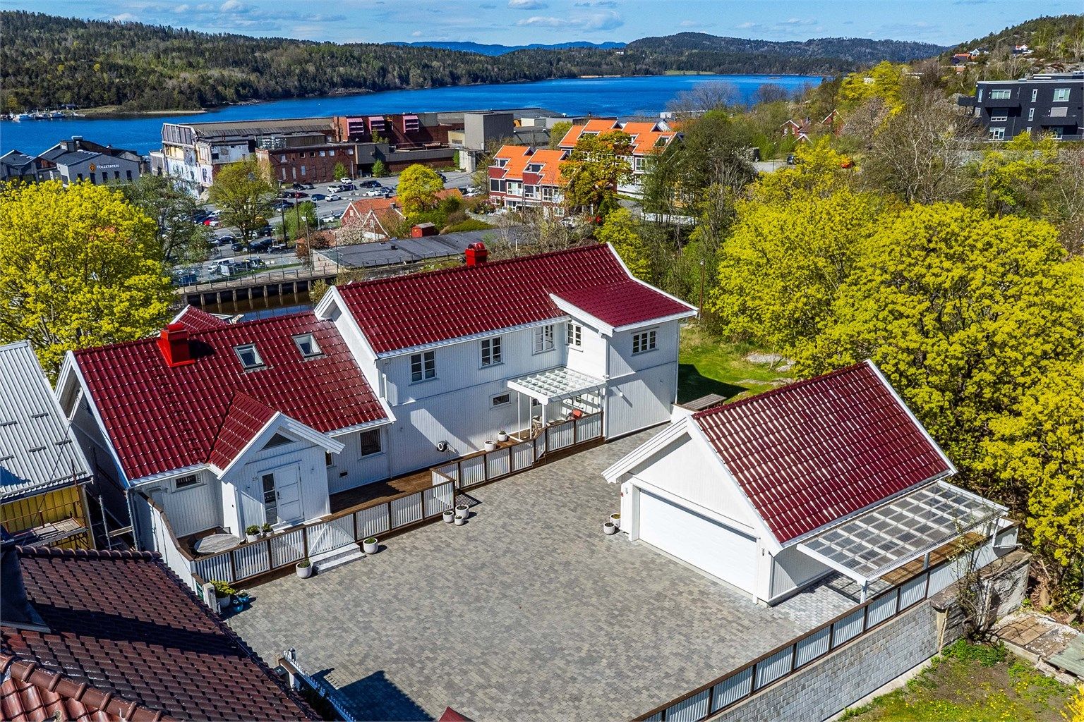En altomfattende oppgradering av eiendommen ble utført i 2020, både av bygningsmassen og av utearealene. Garasje ble oppført samme år.