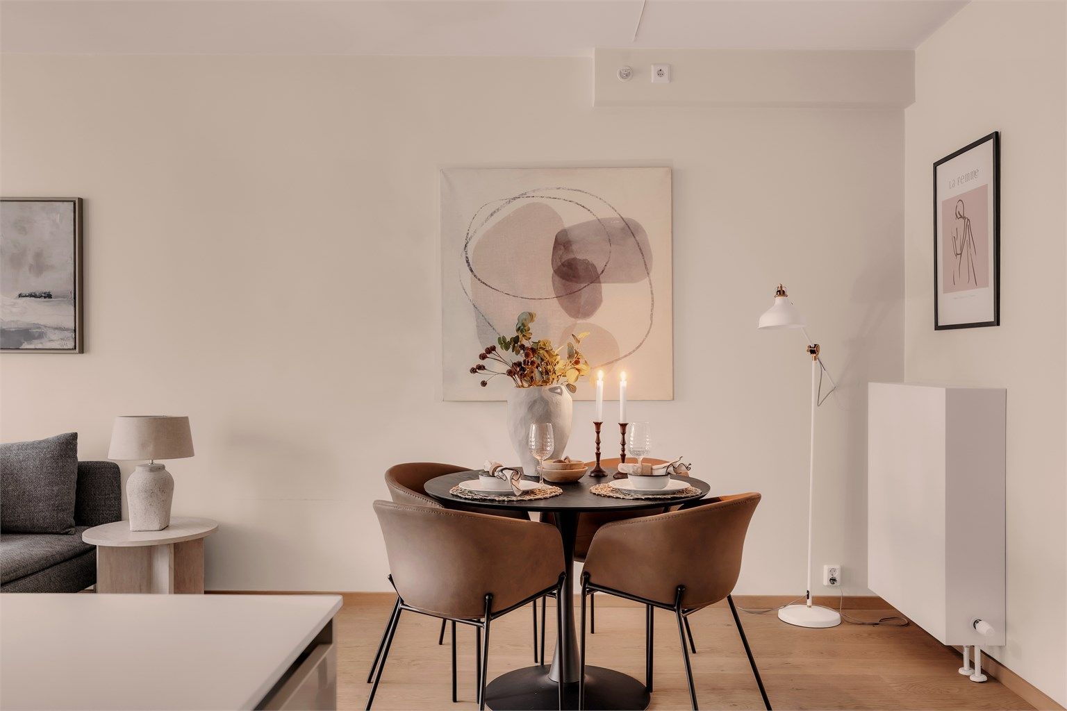  Tjuvholmen et område som har «alt»: sjø, strand, kultur, grønne omgivelser, handel, serveringssteder og kollektivtilbud, og er et ideelt sted for deg som ønsker å bo ved vannkanten, midt i byen. Foto: Nadia Frantsen, Isnitt.