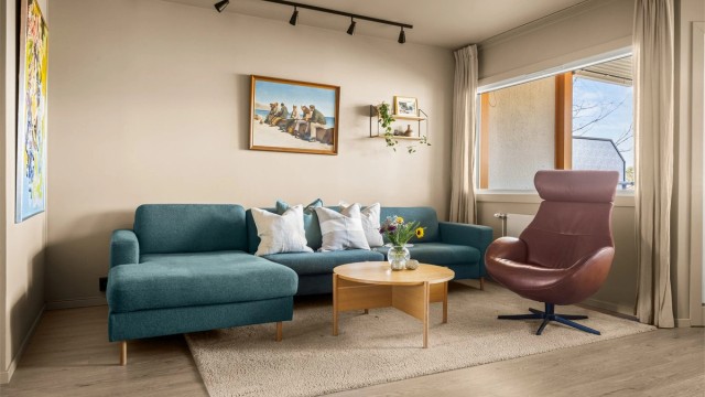 Vinduer med 3-lags glass fra 2019 bidrar til god lyd- og varmeisolasjon.