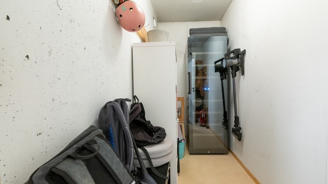 Stor og praktisk bod. Mange i borettslaget har gjort dette rommet om til en lekker garderobe.