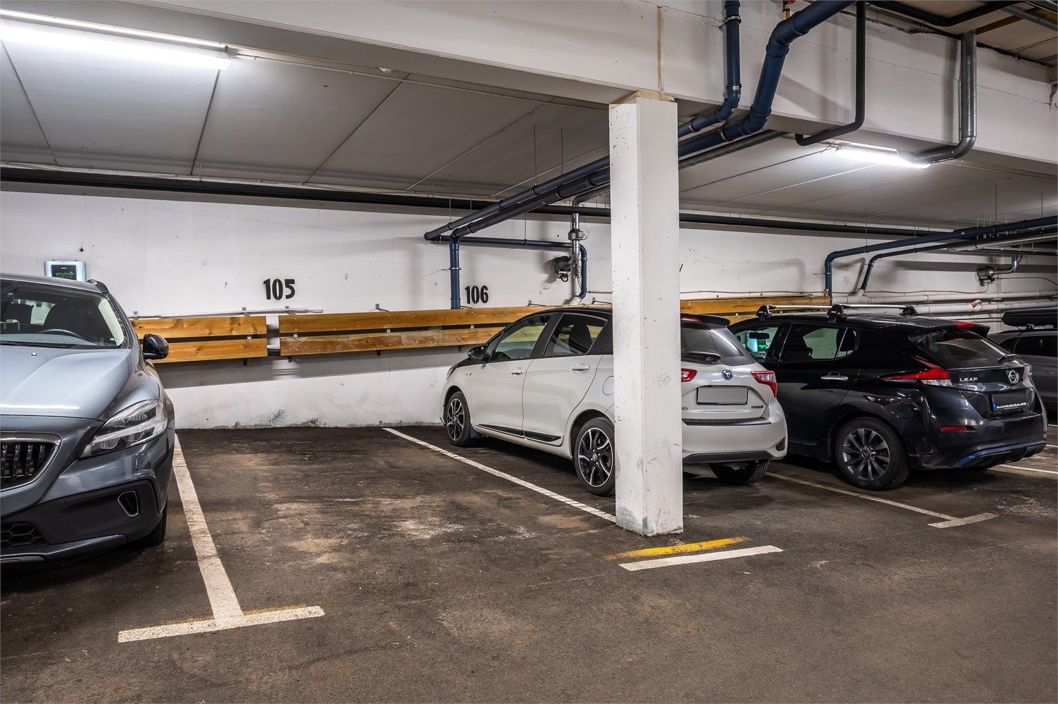 Opsjon på kjøp av garasjeplass 105 med heisadkomst fra leiligheten. Se "parkering" for informasjon. 