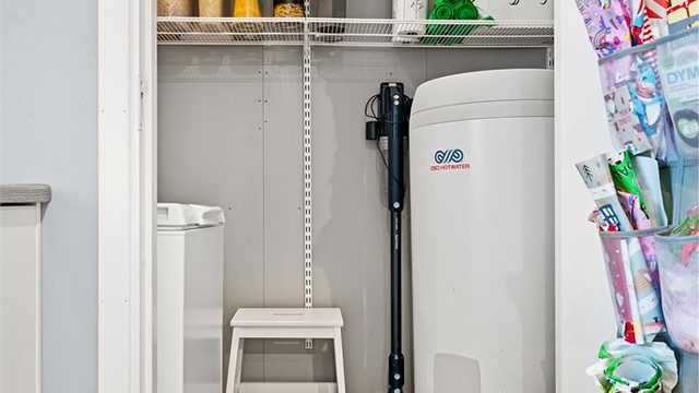 Bod/teknisk rom med adkomst fra kjøkkenet gir ekstra lagringsplass