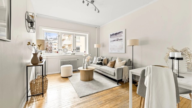 Dette er en meget lys og smart leilighet beliggende i byggets 2. etasje med enkel heisadkomst. Foto: Marit Andersen.