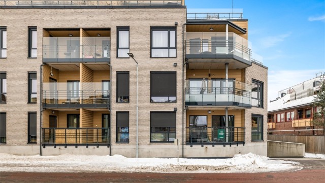 Boligblokken har heis- og trappeadkomster