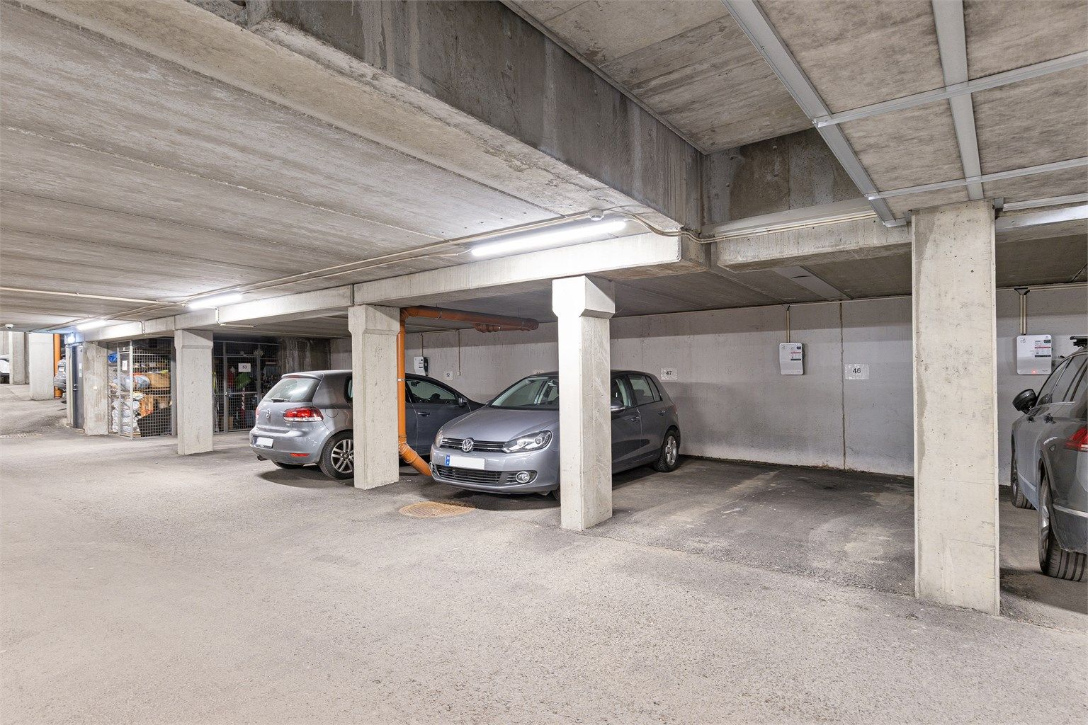 Garasjeplass nummer 46 med ladeboks medfølger