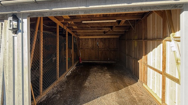 Det medfølger garasjeplass i felles garasjerekke.