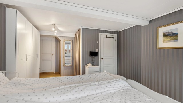 Inngang til vaskerom fra soverommet